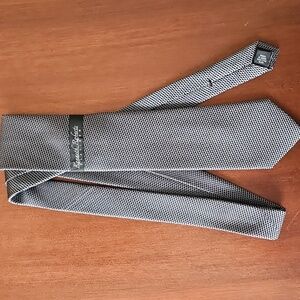 Kenneth Roberts Platinum Black & Gray Textured Premium Silk Tie